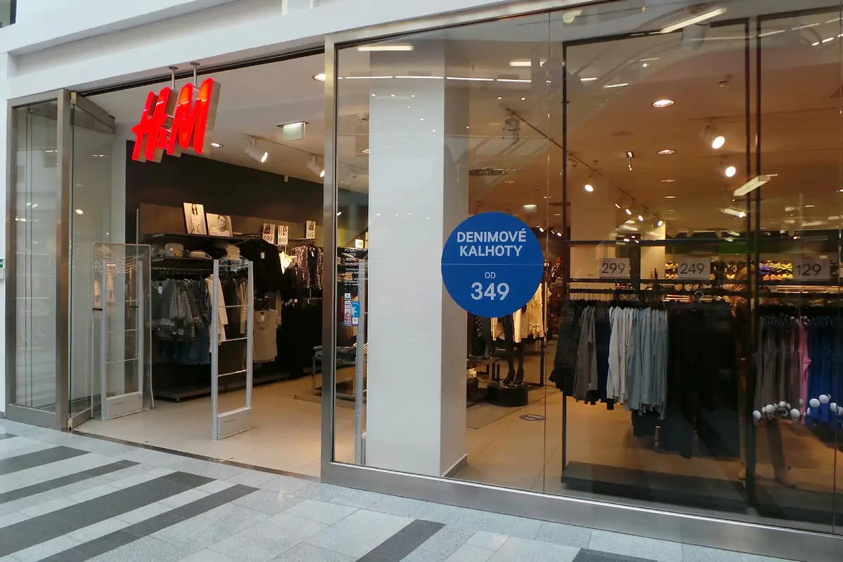 H & M